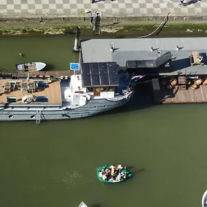 Botel De Coaster & Aquarium Ponton 